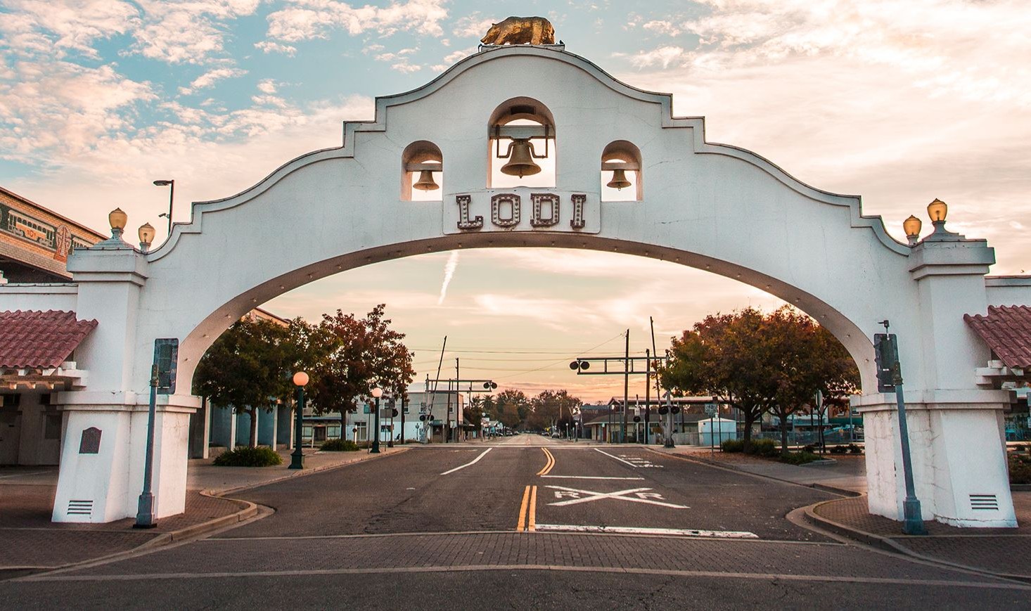 Arch saying Lodi